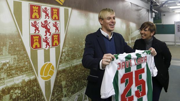 Javi Lara, en la presentación como nuevo jugador del Córdoba CF