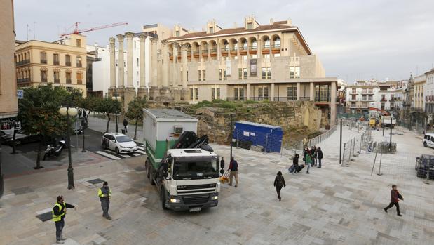 La calle Capitulares, en la recta final de las obras