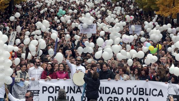 Manifestación en Granada por la derogación de la fusión hospitalaria