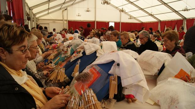 Un millar de artesanas se reunirán en el Encuentro Nacional de Bolillos en Puente Genil