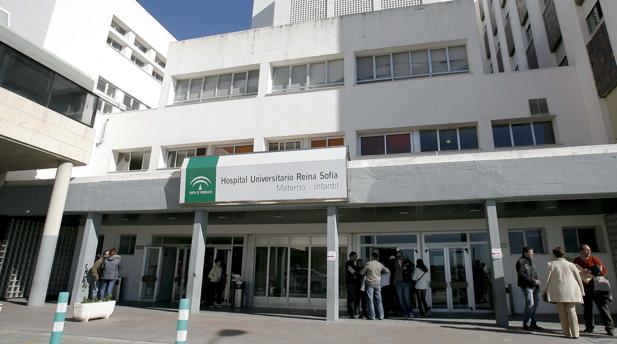 Entrada al Materno Infantil del hospital Reina Sofía