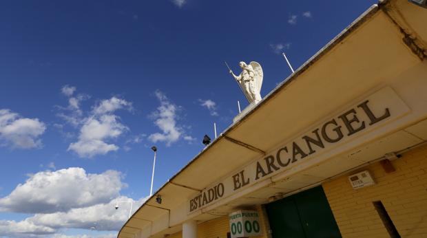 Imagen de la entrada principal del estadio El Arcángel, sede los partidos del Córdoba CF