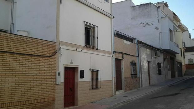 Imagen de la vivienda afectada en la calle Alcolea de Puente Genil