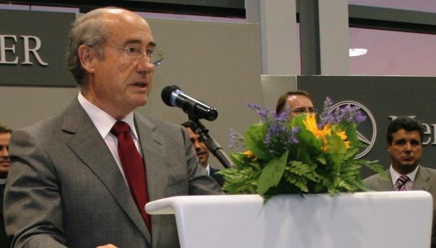 Manuel Ibáñez interviene durante la inauguración de la Ciudad Mercedes en 2007