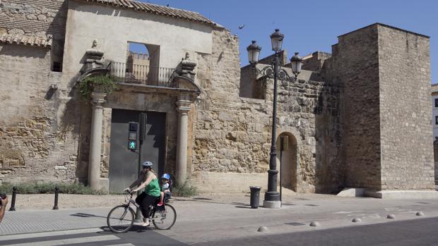 Puerta Barroca del Alcázar, por donde se accederá al monumento