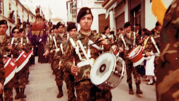 Miembros de una banda antigua, en una procesión