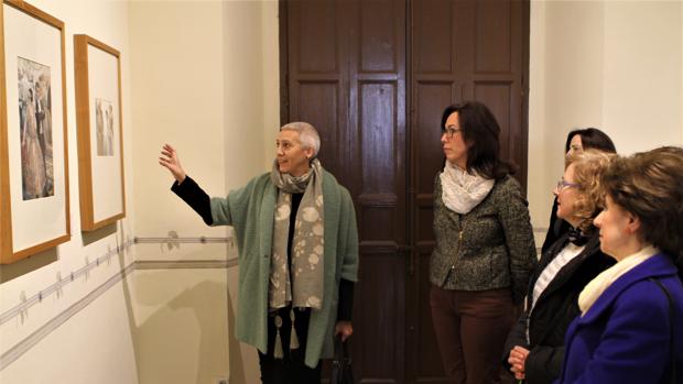 La directora del Museo ABC, junto a la alcaldesa de Priego de Córdoba, en el Museo Lozano Sidro