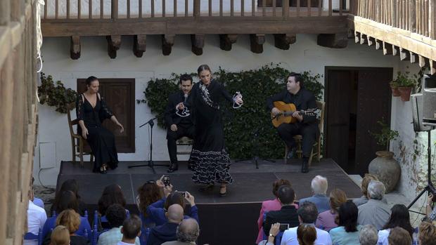 Actuación de matinal flamenca en la Posada del Potro