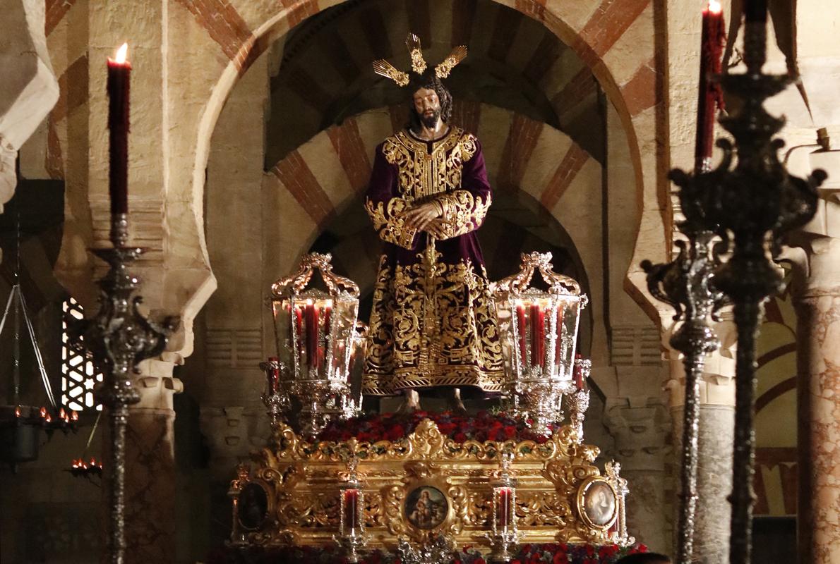 El Señor de la Redención, durante el Vía Crucis en la Mezquita-Catedral