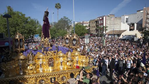 Salida de la hermandad del Rescatado