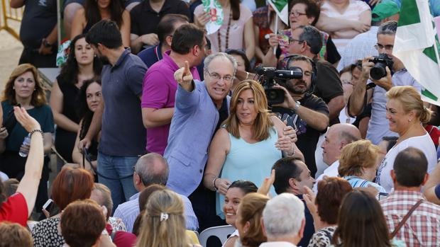 Susana Díaz junto a Juan Pablo Durán en un acto de campaña electoral