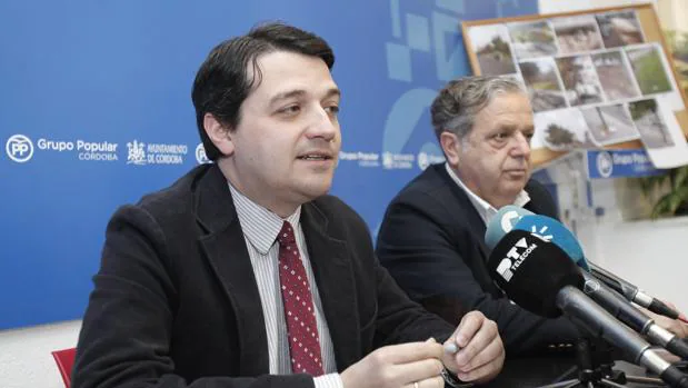 José María Bellido y Salvador Fuentes en una rueda de prensa