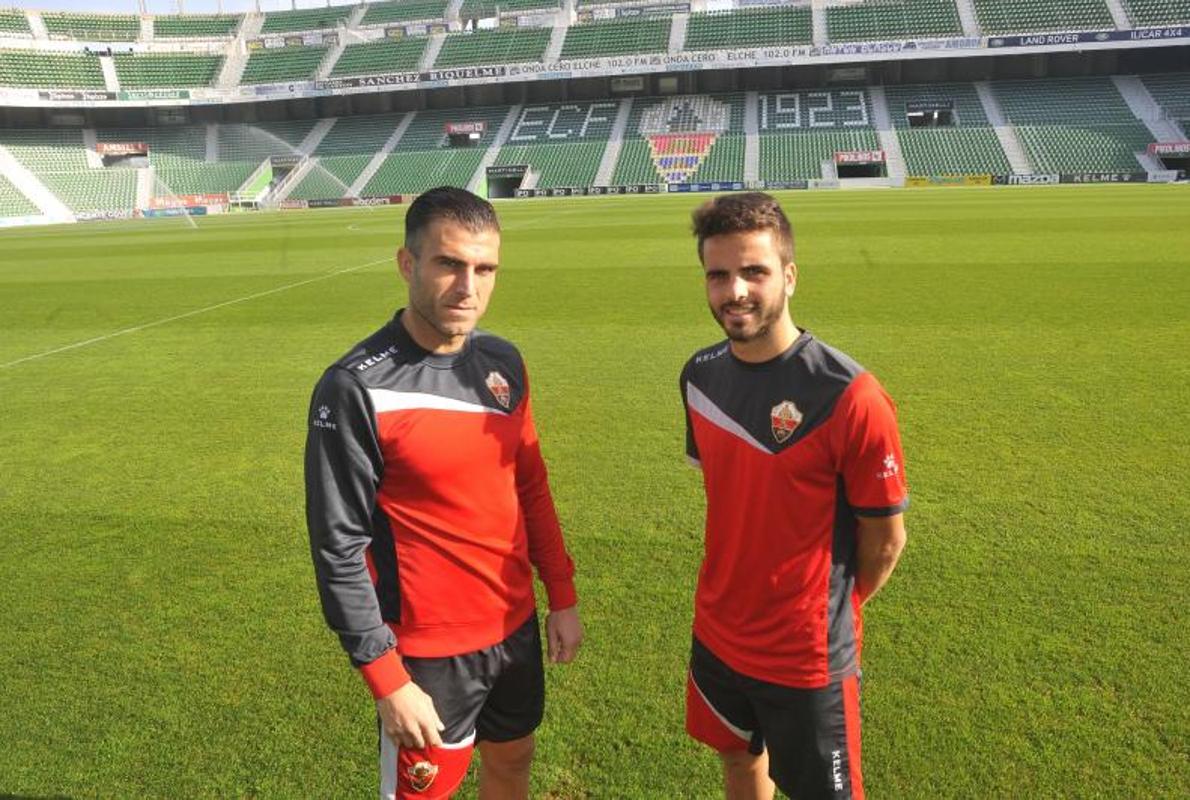 Armando y Pelayo posan en el Martínez Valero