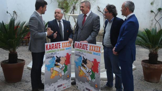 Autoridades, durante la presentación del torneo de kárate en Córdoba