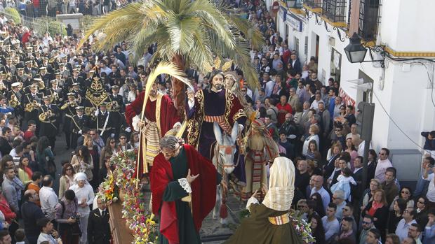 Procesión de La Borriquita a su salida de San Lorenzo