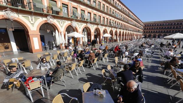 La Corredera será uno de los espacios afectados por el decreto de Urbanismo contra terrazas «ilegales»