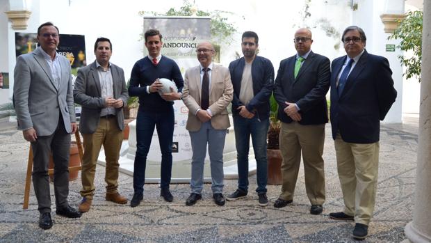 Autoridades y organizadores, durante la presentación de la liga de rugby