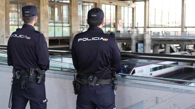 Dos agentes de la Policía Nacional de Córdoba