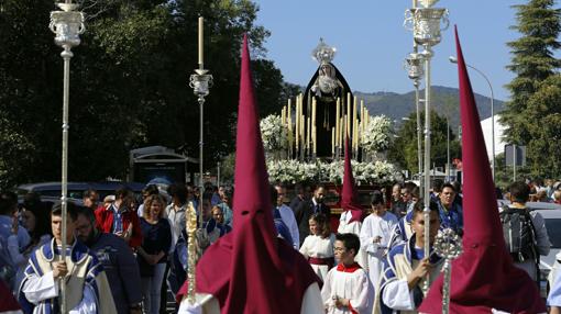 La Virgen de las Penas durante su estación de penitencia