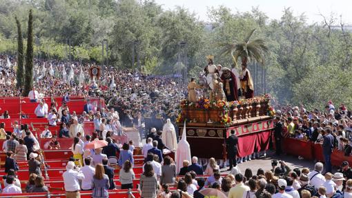 Jesús de los Reyes llegando a la Puerta del Puente