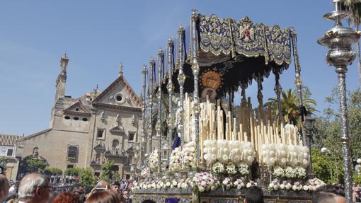 La Virgen de la Amargura en la Plaza del Cristo de Gracia