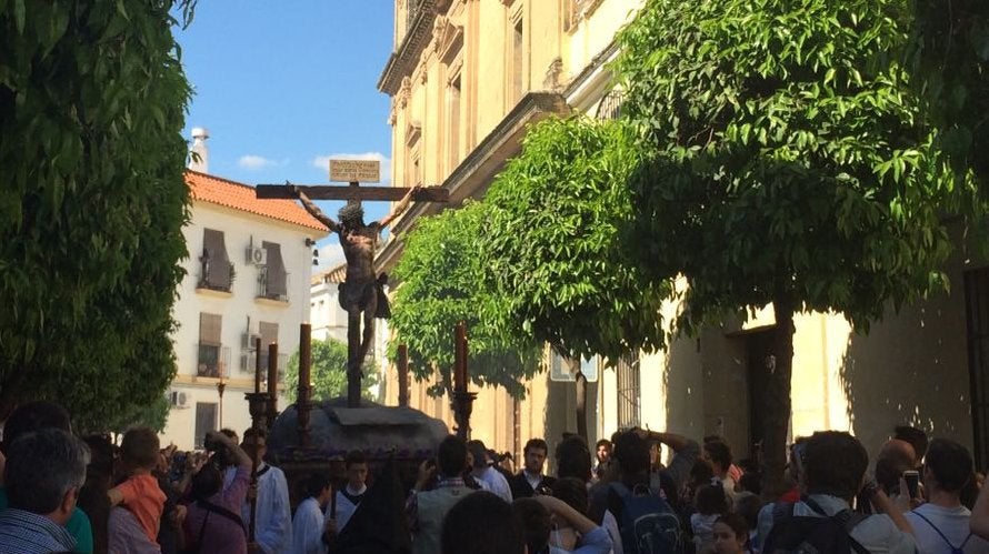 El Cristo de la Universitaria, a su salida de San Rafael