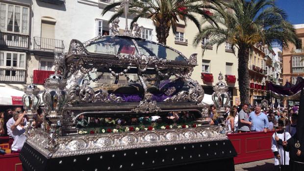 Luto y Soledad en Sábado Santo