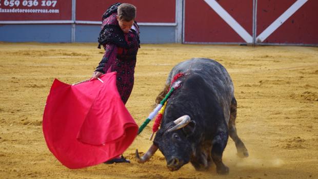 Julio Benítez, con uno de sus oponentes