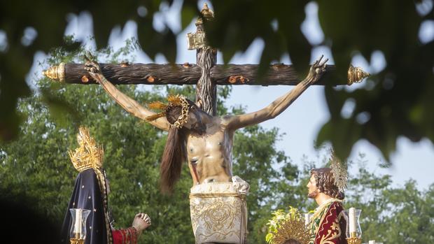 El Cristo de Gracia de Córdoba a su paso por Diario Córdoba y Capitulares