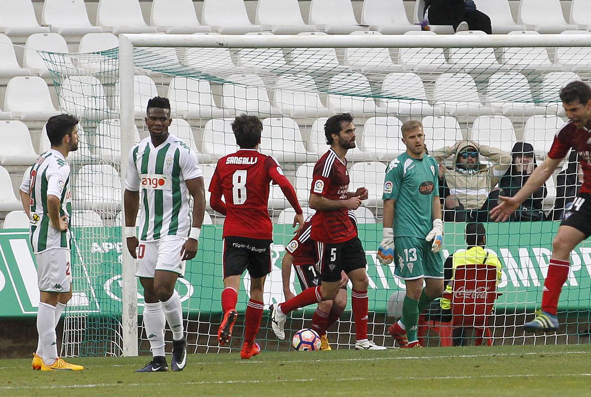 Rúper celebra el tanto del emprate del Mirandés