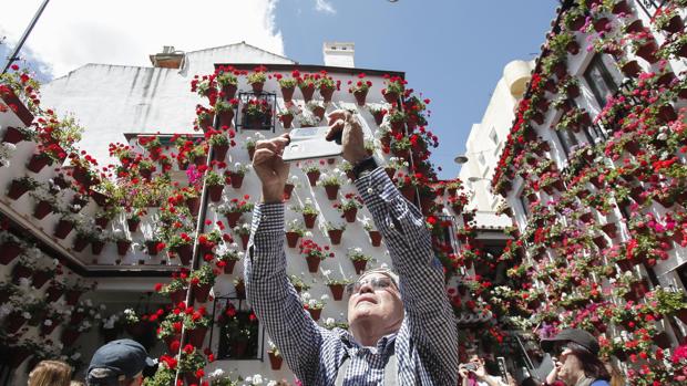 El Alcázar Viejo, La Judería y Santa Marina estallan con los Patios de Córdoba