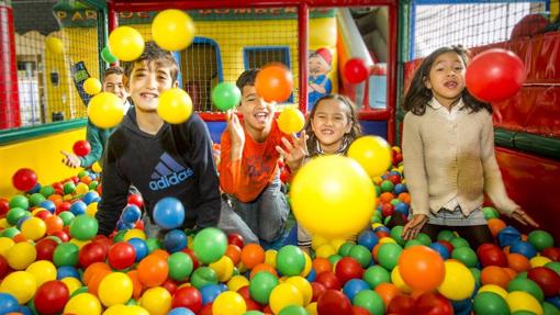 Niños en las instalaciones de Ecofamily