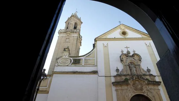 Portada y torre de la iglesia de San Andrés