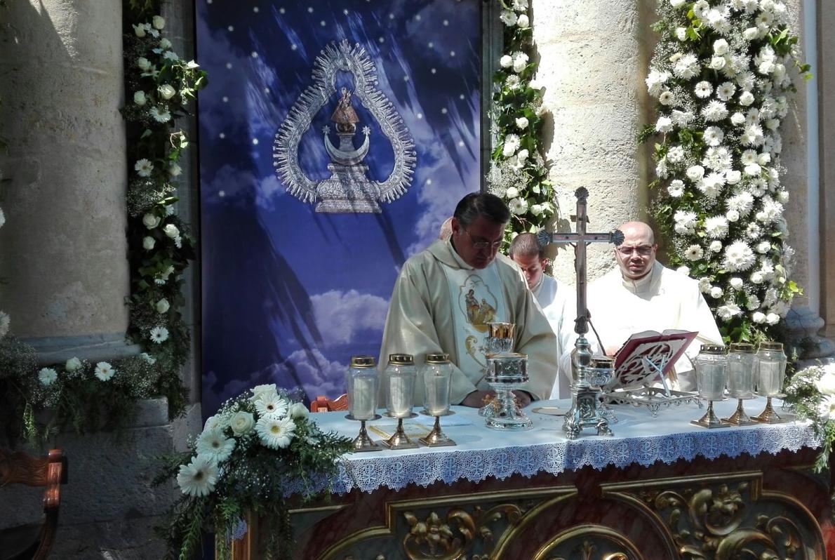 Misa ante en la ermita de la Virgen de la Salud