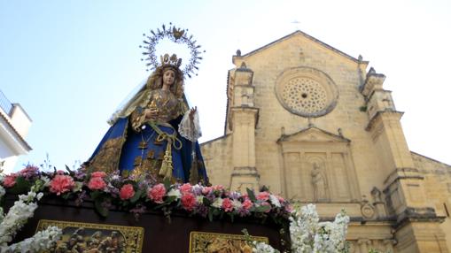 La antigua imagen, en la procesión del colegio de «Las Francesas»