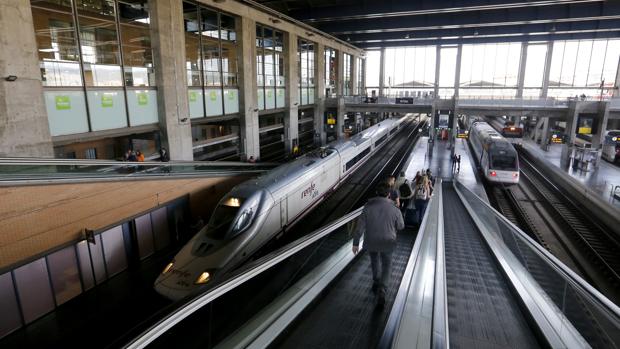 Tren AVE en la estacion de Córdoba