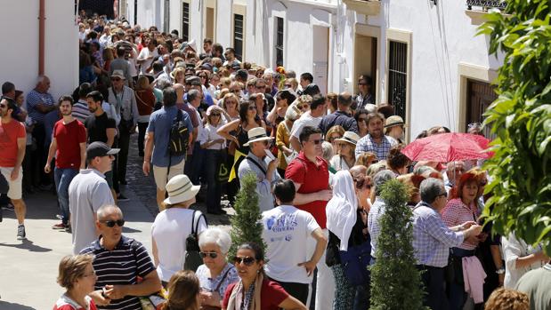 Cola para acceder un recinto en la última edición de los Patios de Córdoba