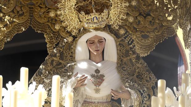 «Tras tu verde manto» suena en la Semana Santa de Sevilla