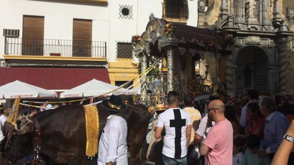 El simpecado de Córdoba, poco después de salir de San Pablo