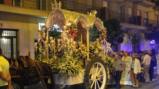 La carreta del simpecado, en su recorrido por Cabra