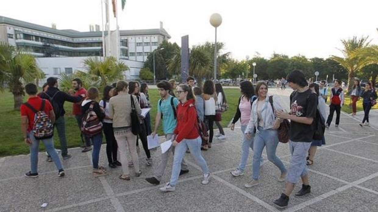 Alumnos de la UCO en el campus de Rabanales