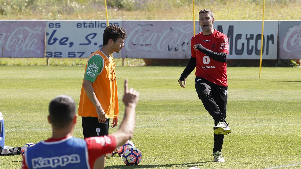 El entrenador del Córdoba, Luis Carrión