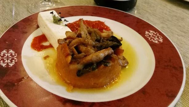 Tapa ofrecida en la Taberna Lucman, dentro de la ruta gastronómica de Villanueva de Córdoba