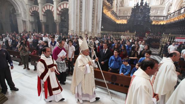 Encuentro de educación católica con el obispo en la Mezquita-Catedral