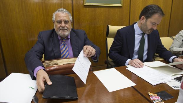 El subdirector general de la RTVA, Joaquín Durán, en el Parlamento