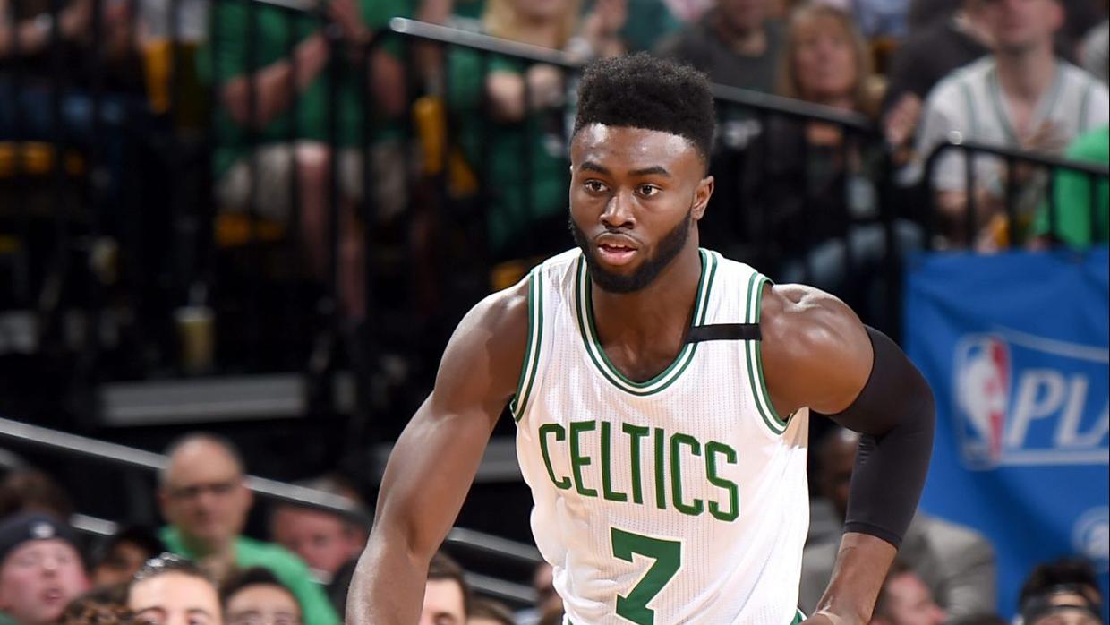 El alero de los Celtics Jaylen Brown