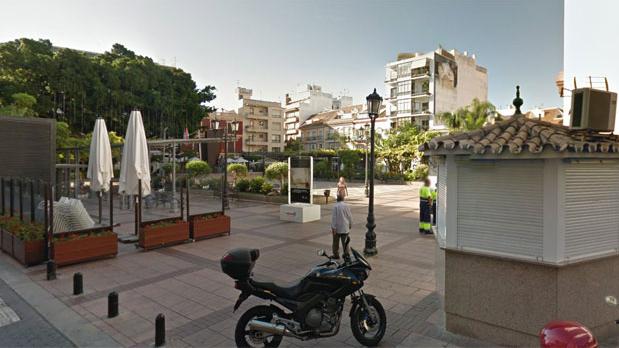 Plaza d ela Cosntitución de Fuengirola, donde el hombre trató de ahorcar al perro
