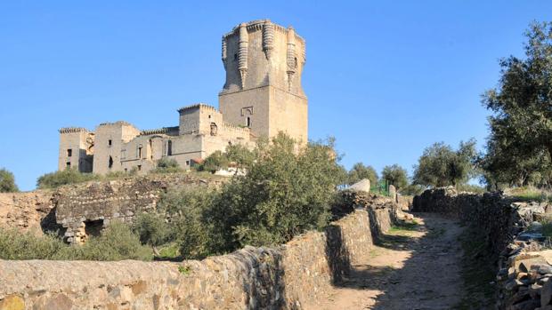 Exterior del Castillo de Belalcázar, con su torre del Homenaje