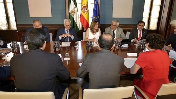 Reunión de los rectores andaluces con la presidenta de la Junta