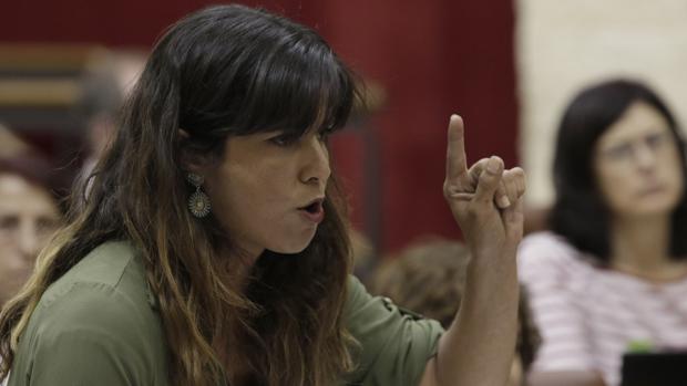 La líder de Podemos Andalucía, Teresa Rodríguez, en el Parlamento